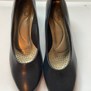 Women’s Shoes, size 8.